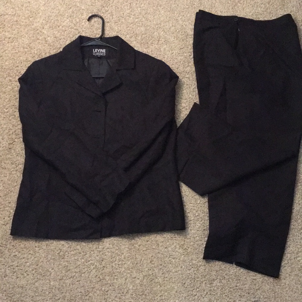 Levine Classics suit